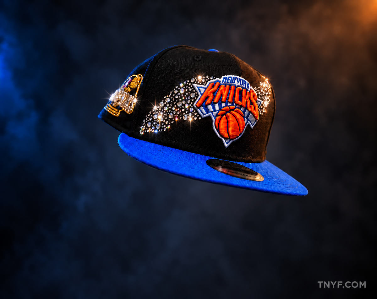Knicks “VVS Meteor Showers All Swarovski” SnapBack Champions edition. Black